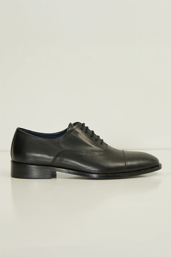 The Studded Cap Toe Oxfords Polished Leather - Black