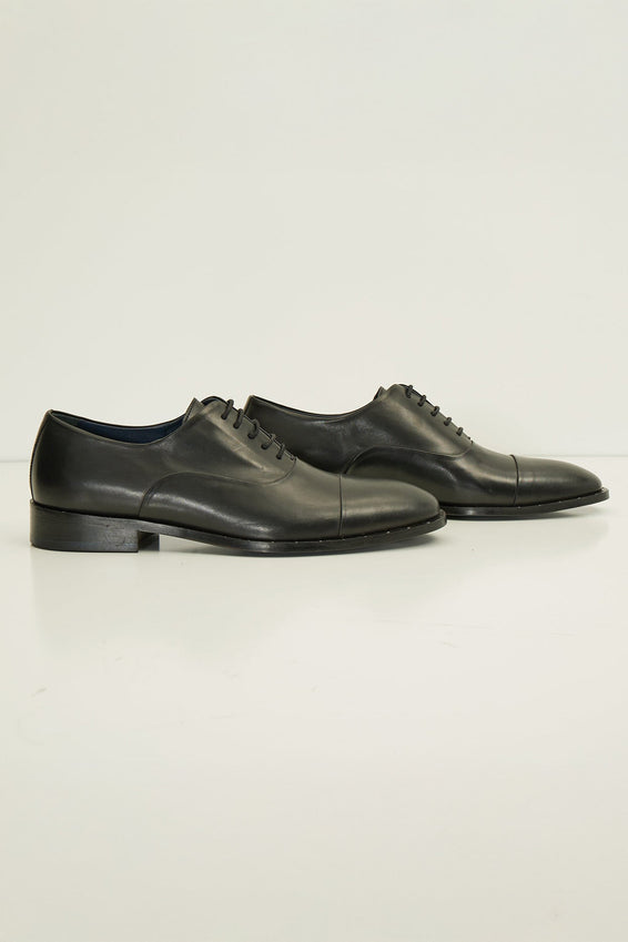 The Studded Cap Toe Oxfords Polished Leather - Black